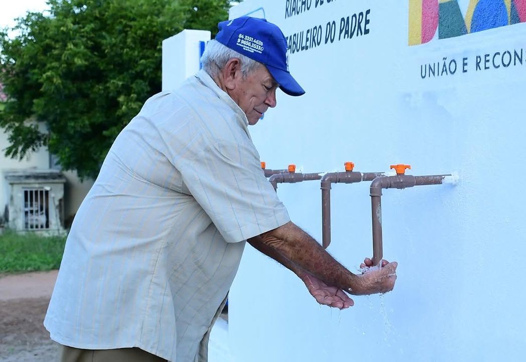 DESSALINIZADOR É INSTALADO NO SÍTIO TABULEIRO DO PADRE E GARANTE ÁGUA POTÁVEL PARA A COMUNIDADE! 