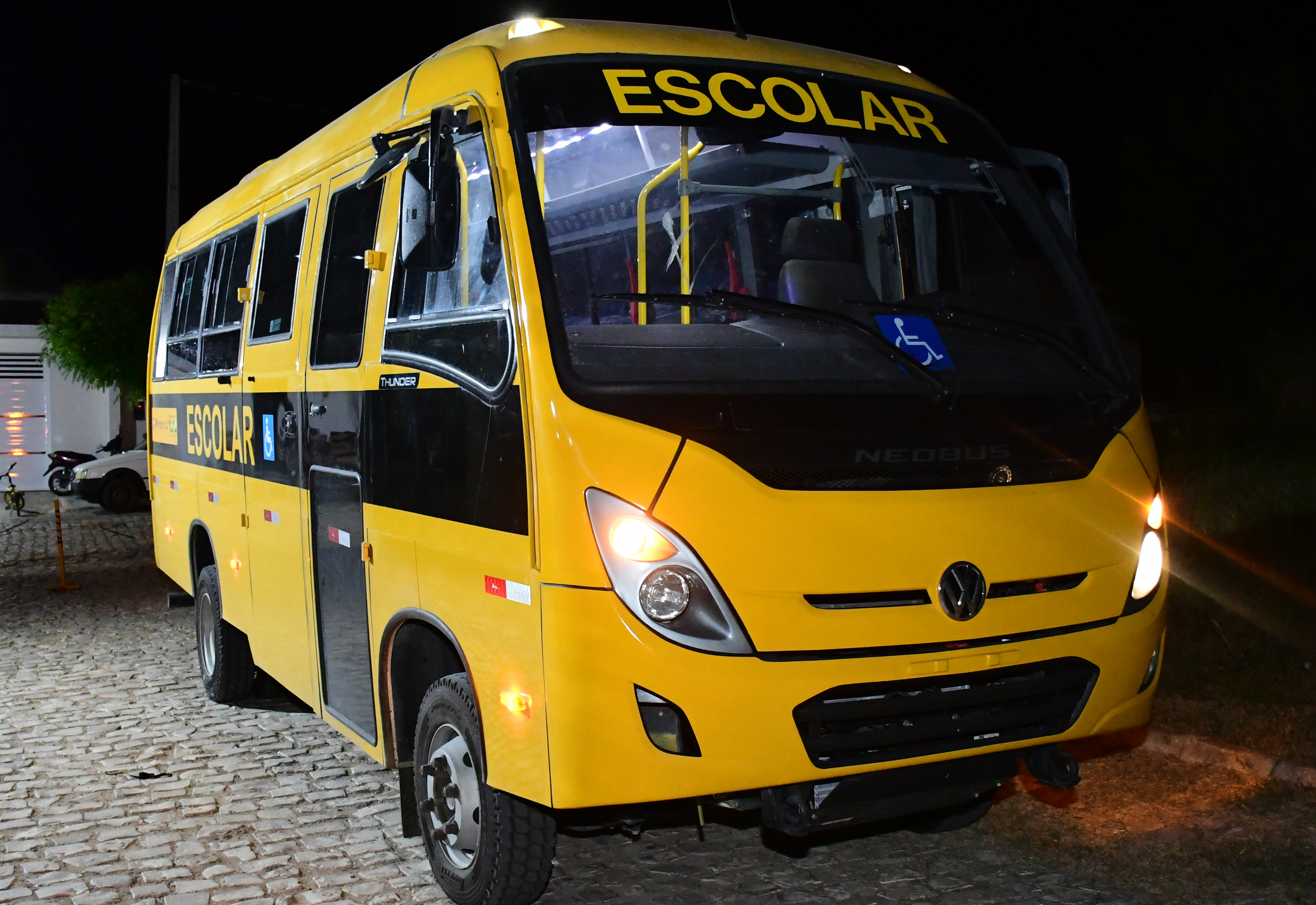 ENTREGA DE UM ÔNIBUS ESCOLAR 0KM