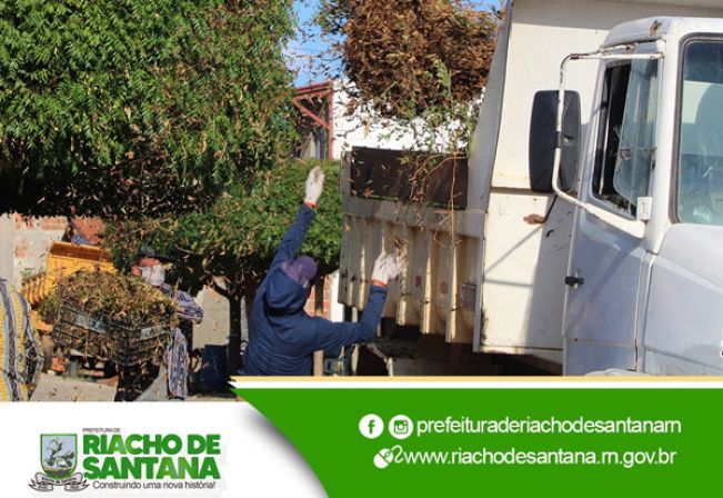 Gestão municipal inicia retirada de entulhos nas ruas da cidade